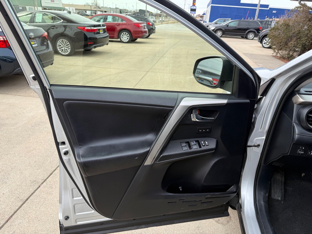 2015 Toyota Rav4 Image 8