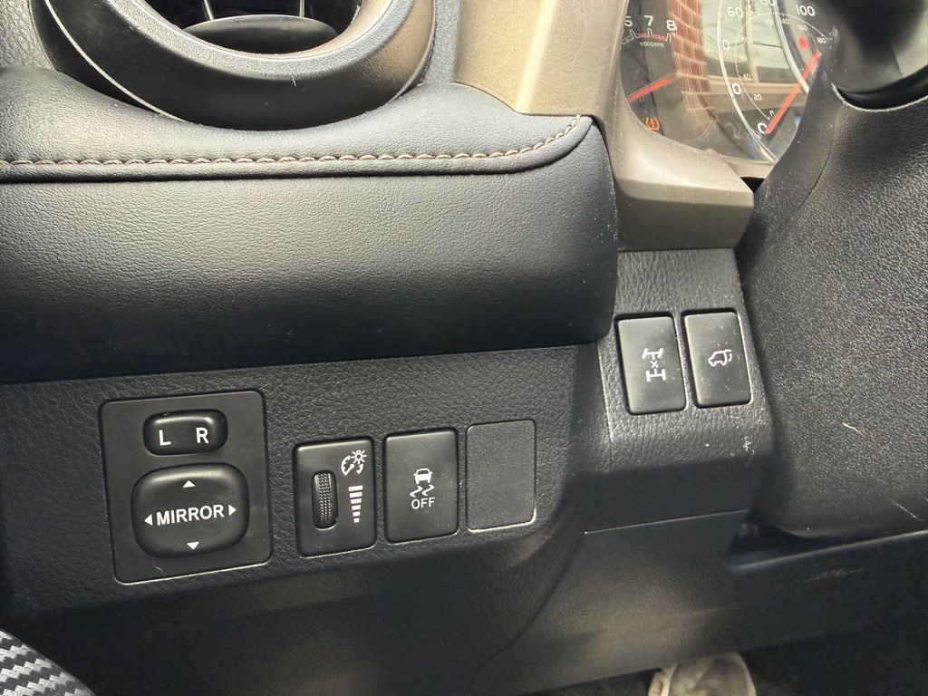 2015 Toyota Rav4 Image 17