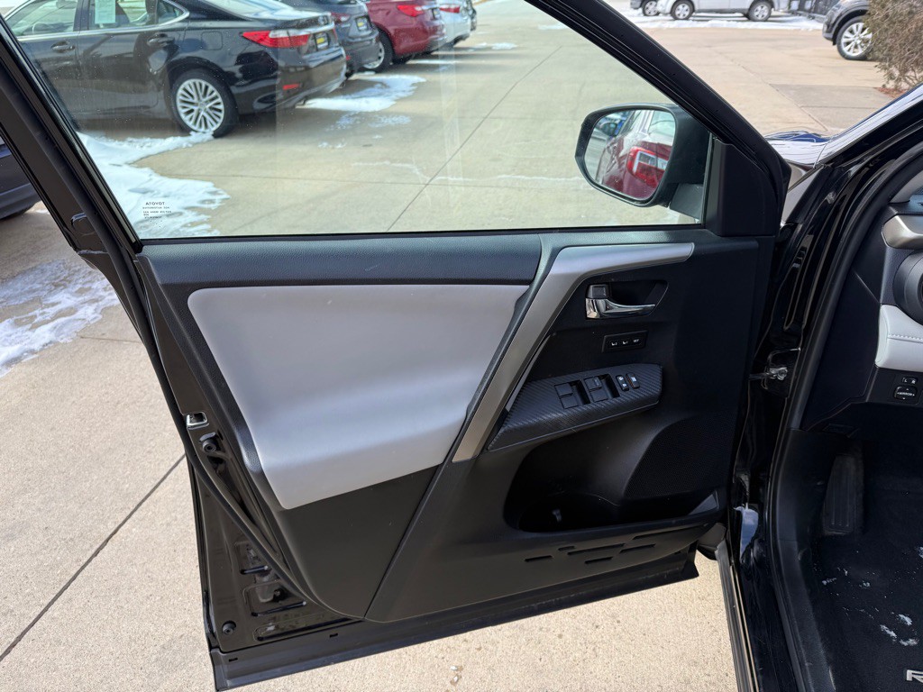 2015 Toyota Rav4 Image 8