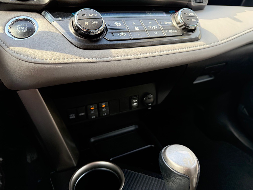 2015 Toyota Rav4 Image 14