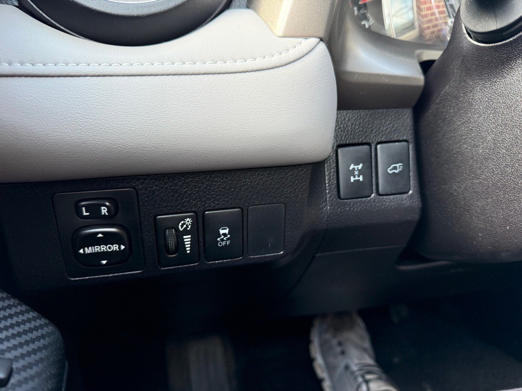 2015 Toyota Rav4 Image 16