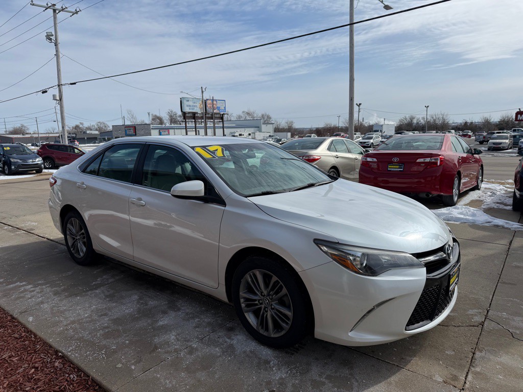 2017 Toyota Camry Image 1