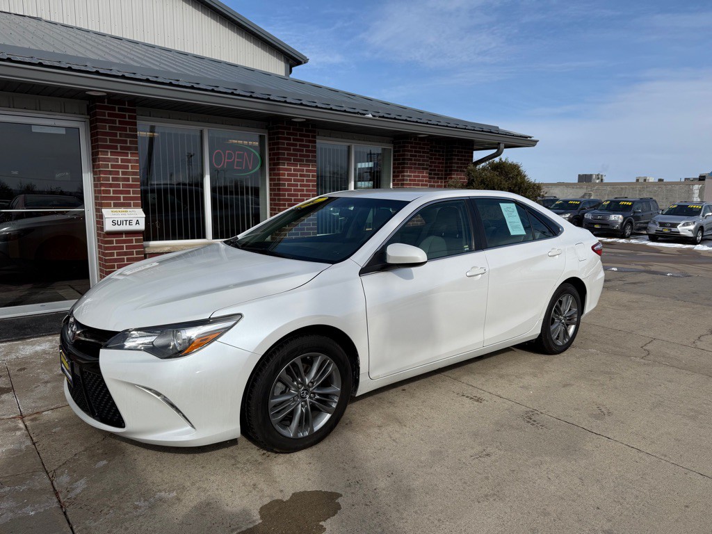 2017 Toyota Camry Image 3