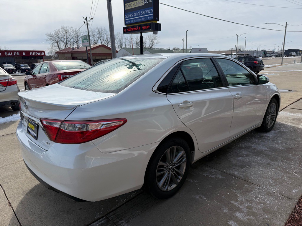 2017 Toyota Camry Image 7