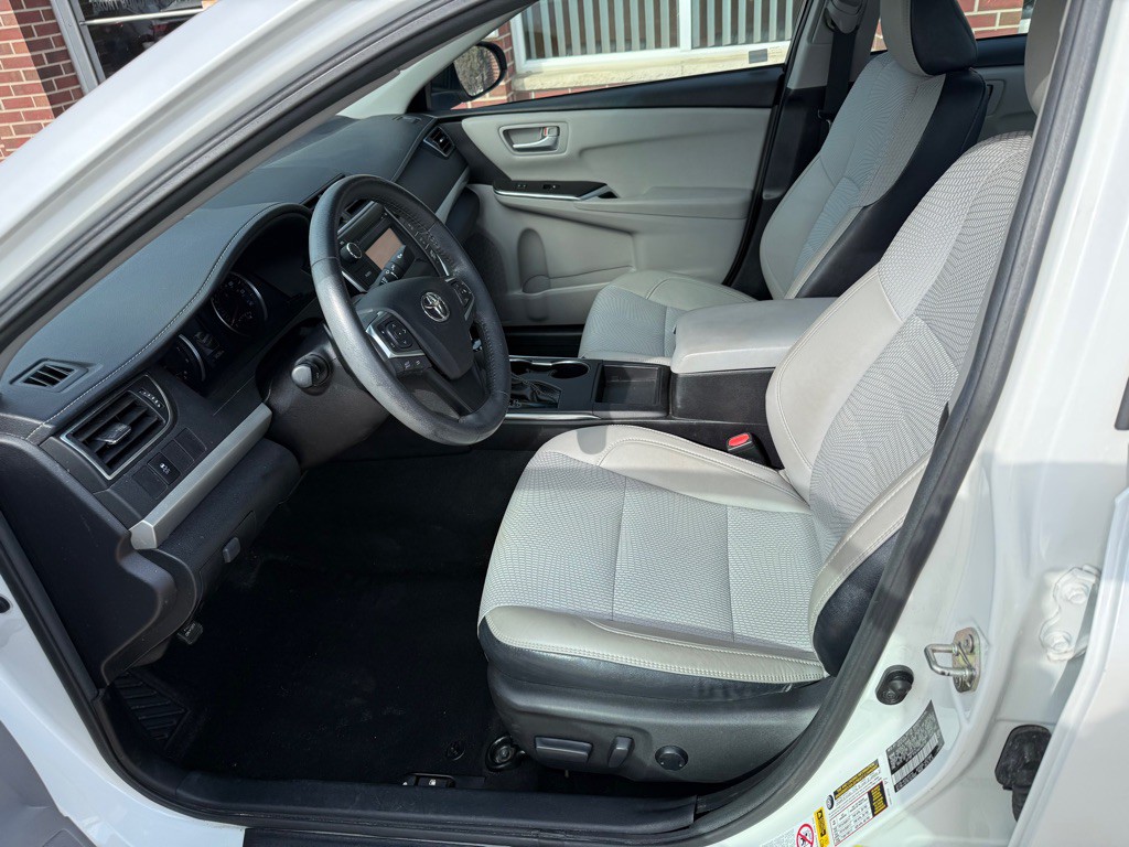 2017 Toyota Camry Image 9