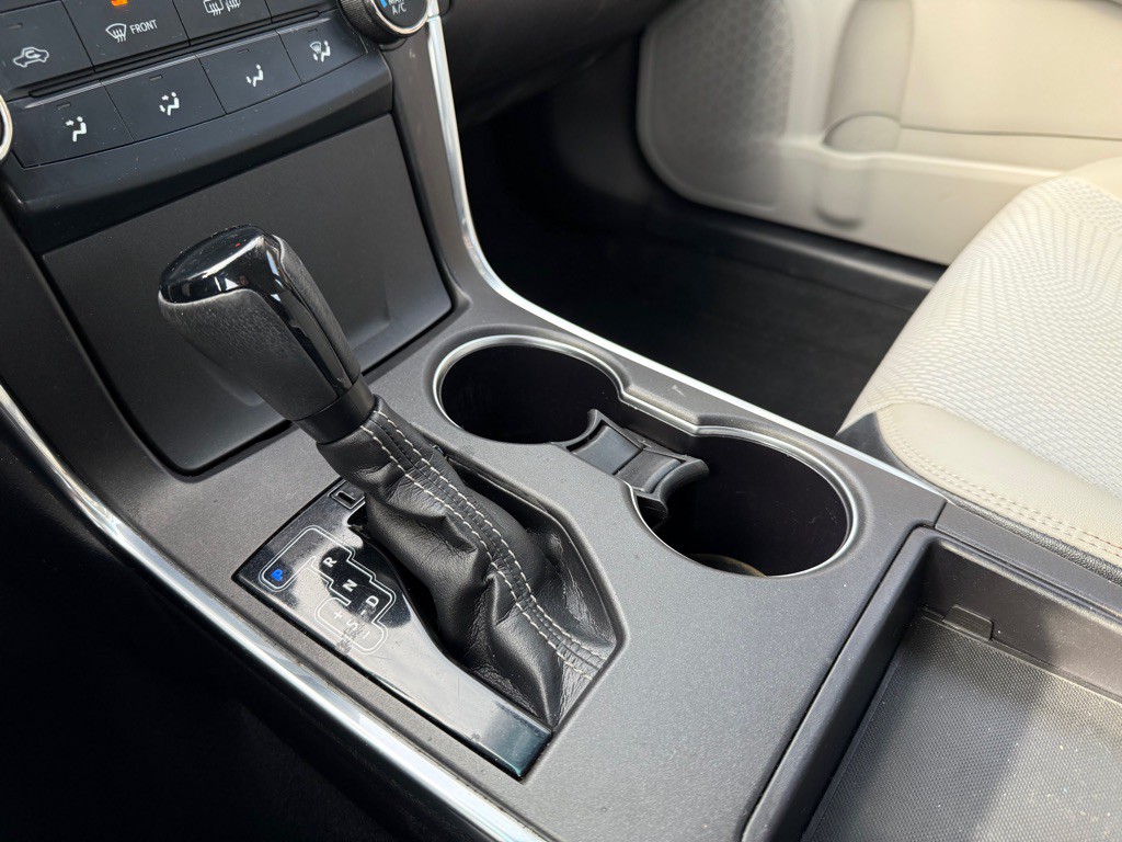 2017 Toyota Camry Image 14