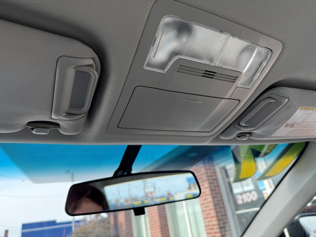 2017 Toyota Camry Image 15