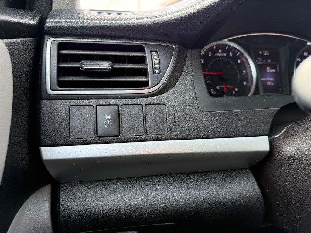 2017 Toyota Camry Image 16