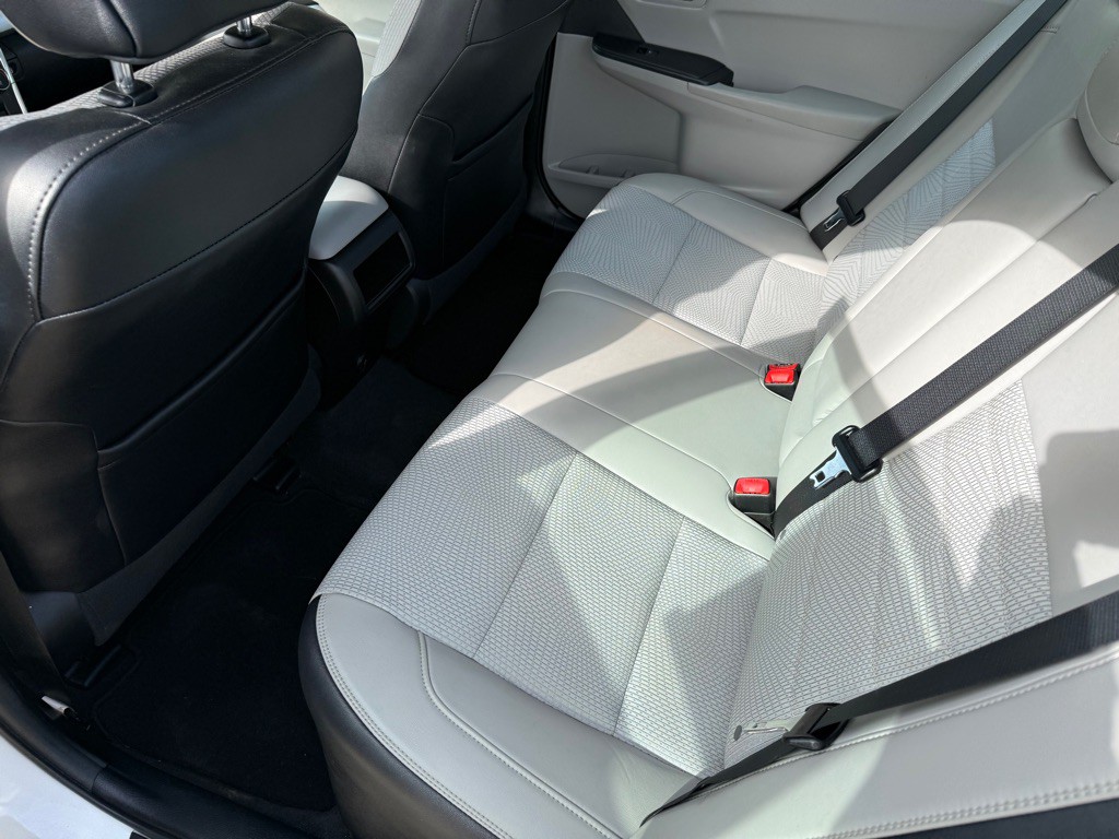 2017 Toyota Camry Image 17