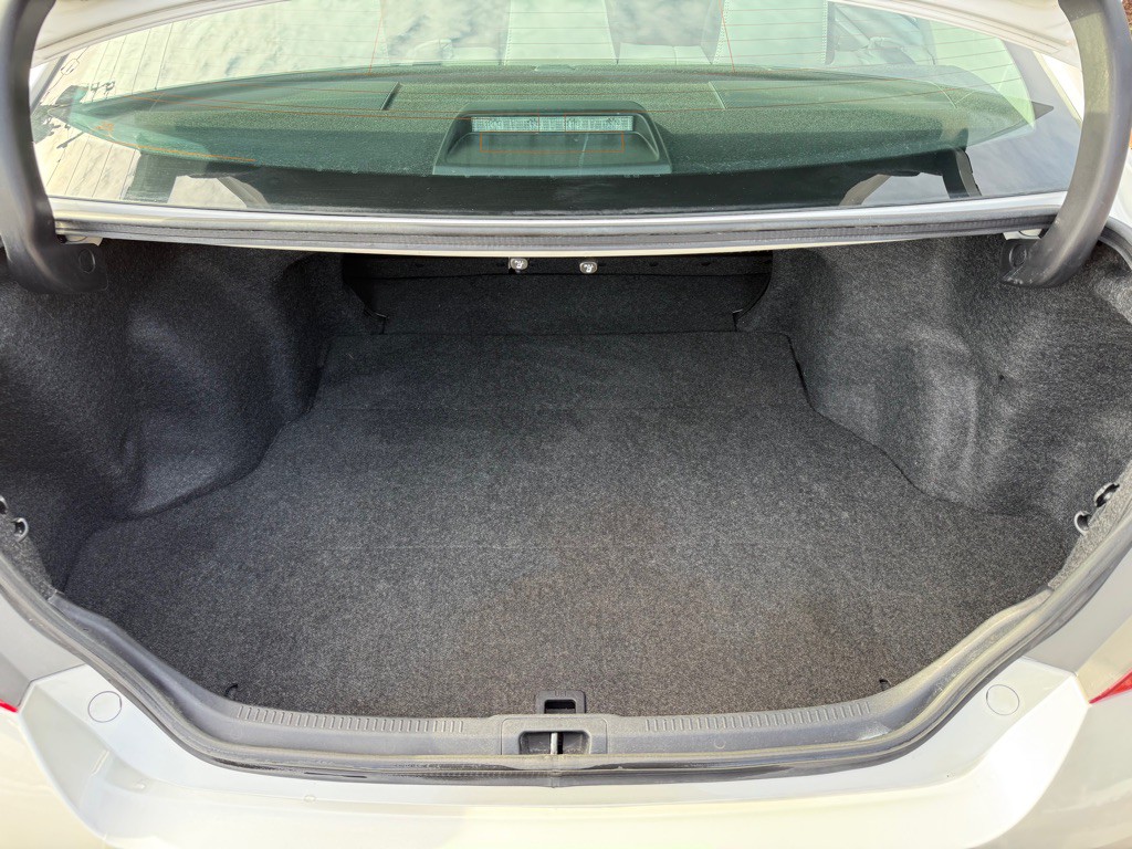 2017 Toyota Camry Image 19