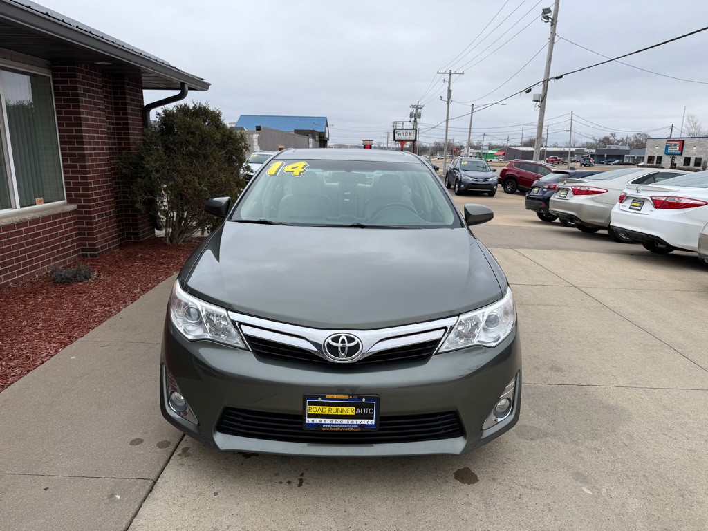 2014 Toyota Camry Image 2