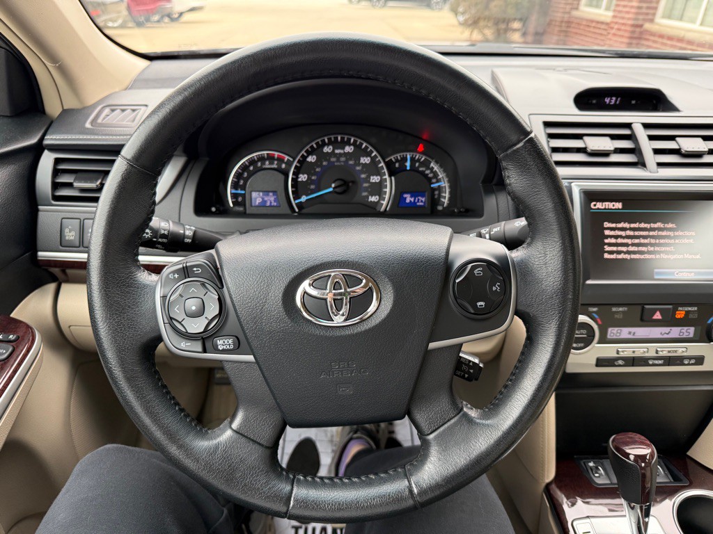 2014 Toyota Camry Image 10