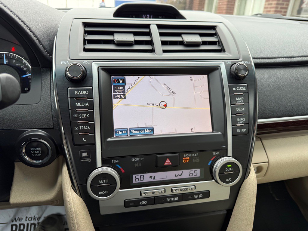 2014 Toyota Camry Image 12