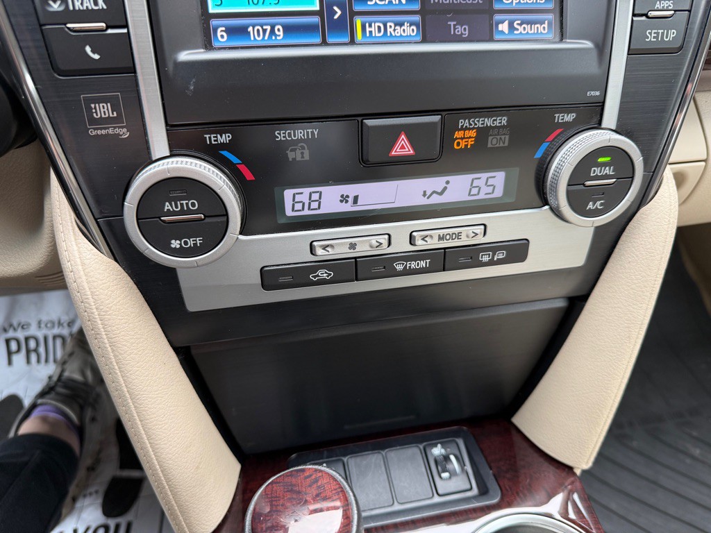 2014 Toyota Camry Image 14