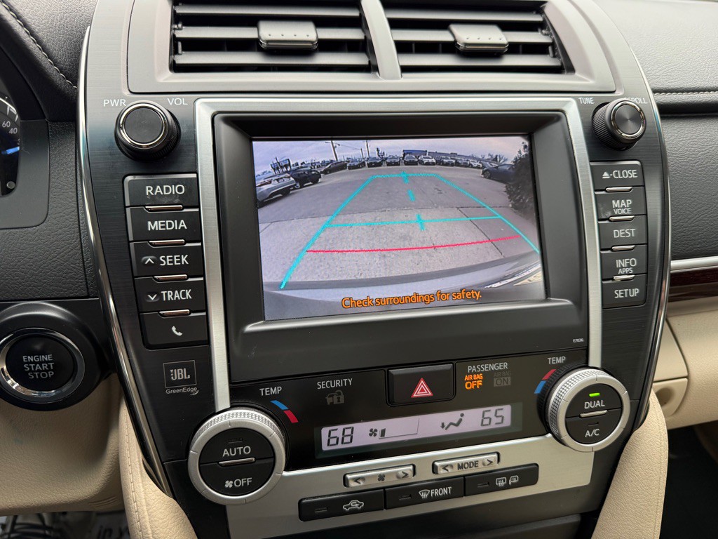 2014 Toyota Camry Image 15