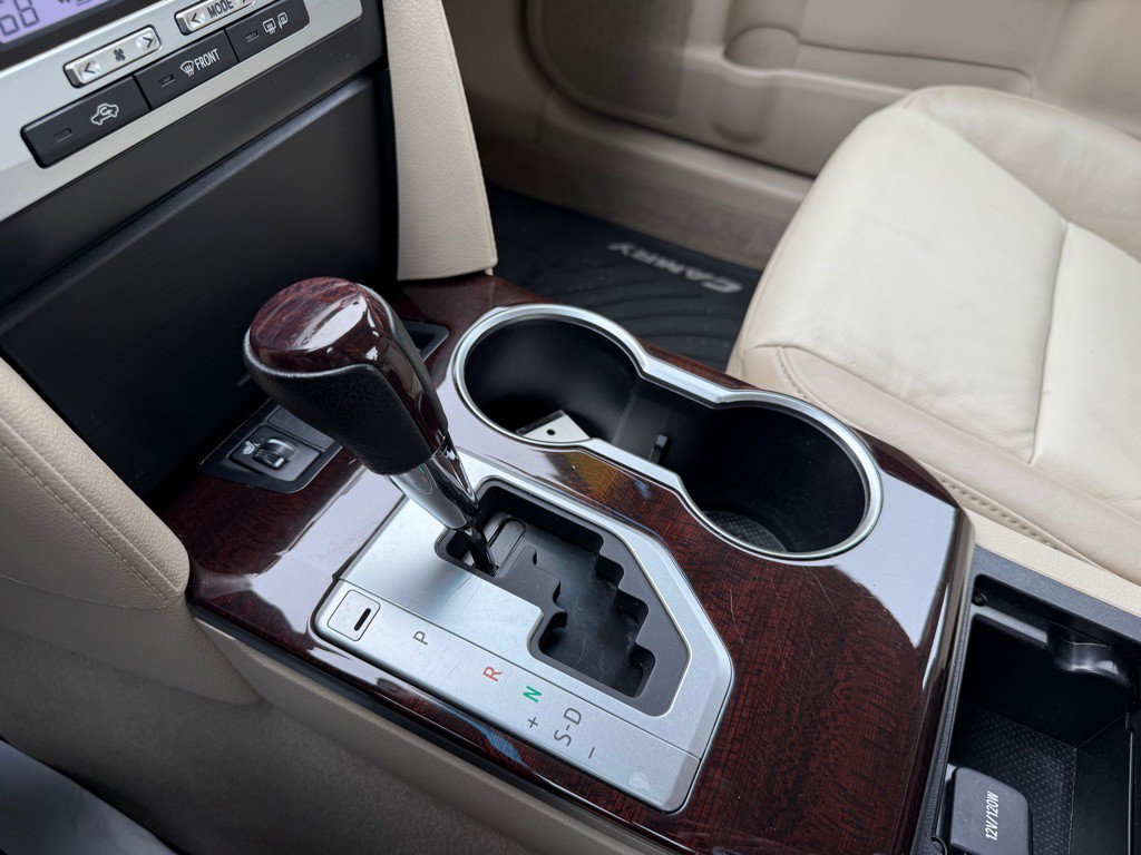 2014 Toyota Camry Image 16