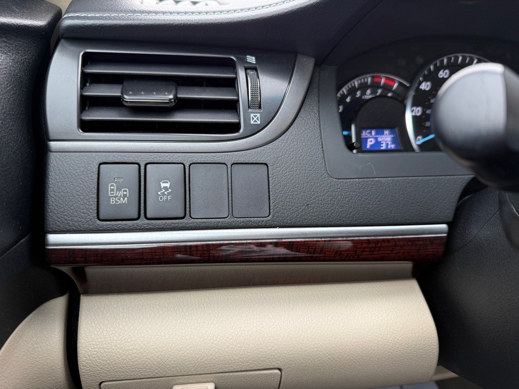 2014 Toyota Camry Image 19