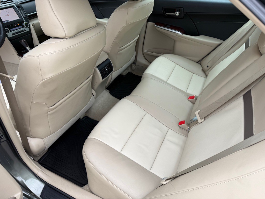 2014 Toyota Camry Image 20