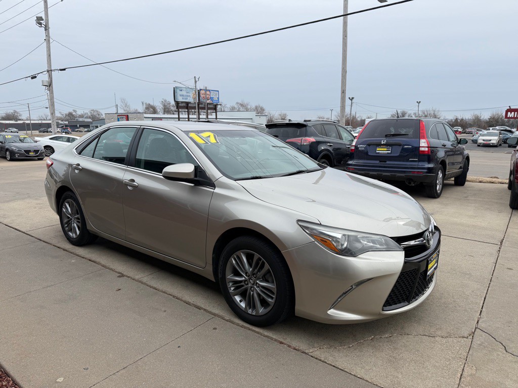 2017 Toyota Camry Image 1