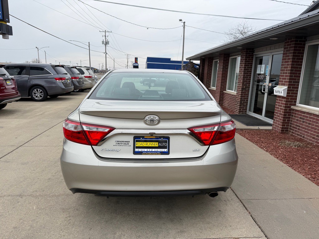 2017 Toyota Camry Image 6