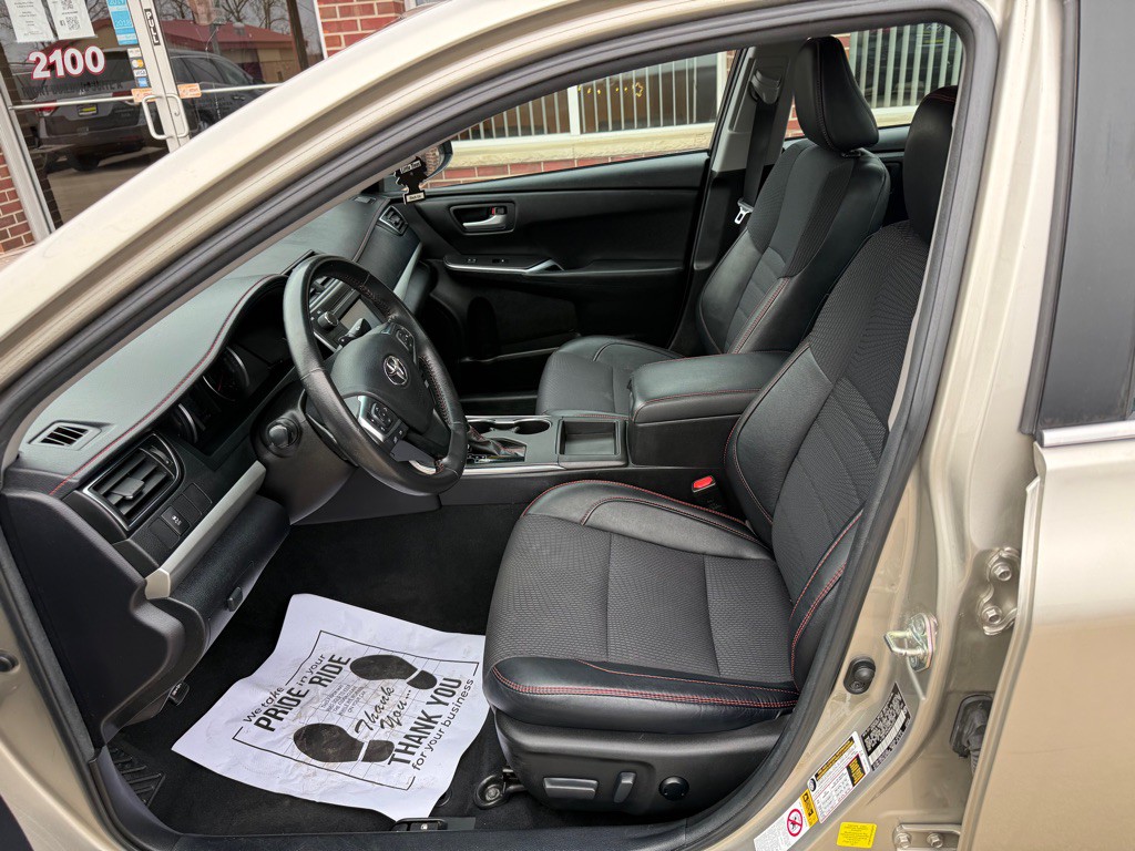 2017 Toyota Camry Image 9