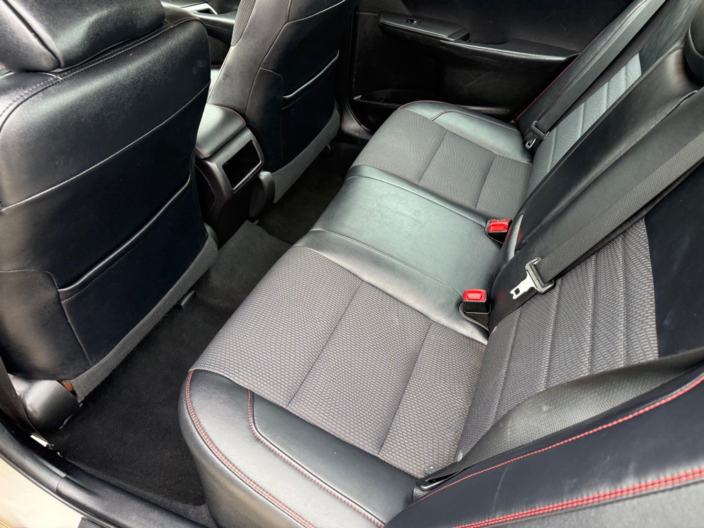 2017 Toyota Camry Image 18