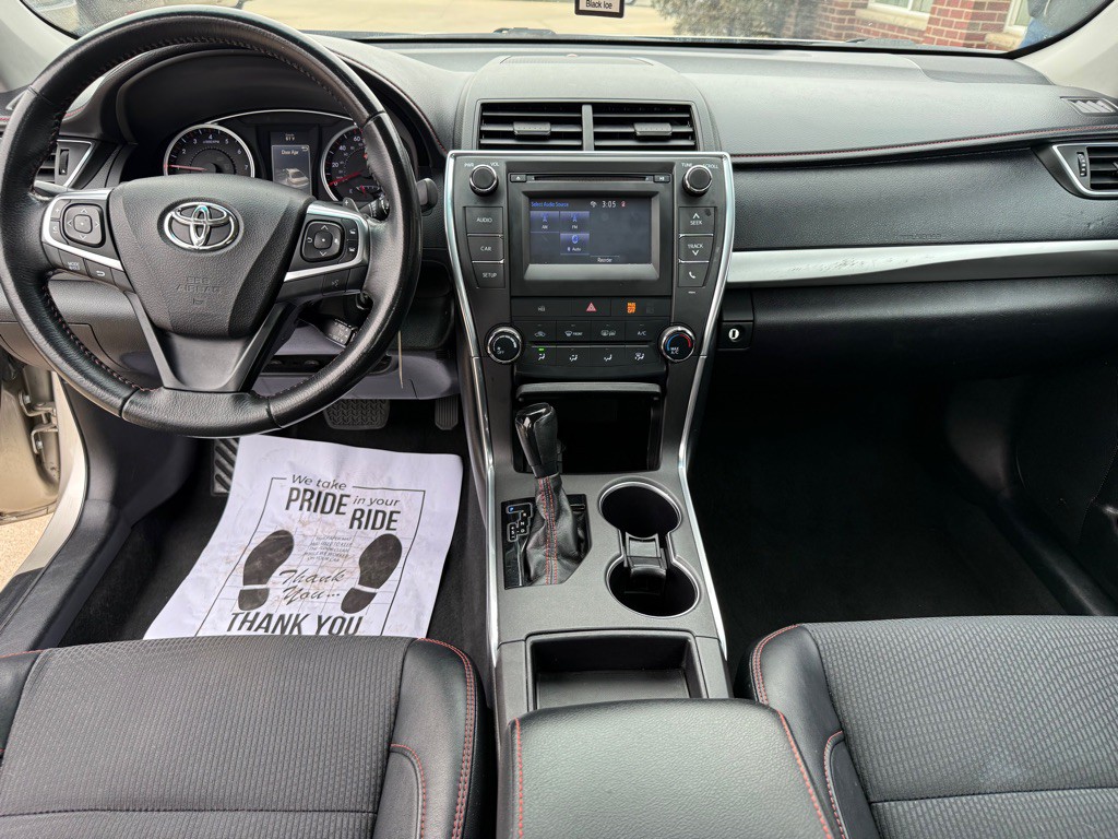 2017 Toyota Camry Image 19