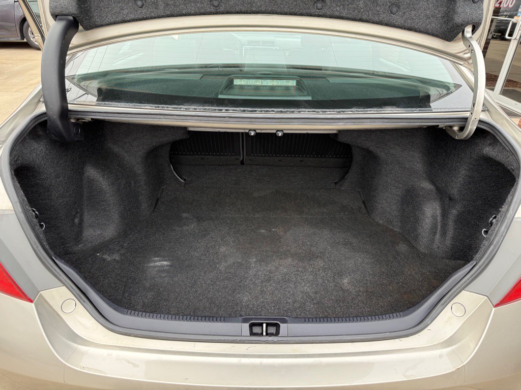 2017 Toyota Camry Image 20