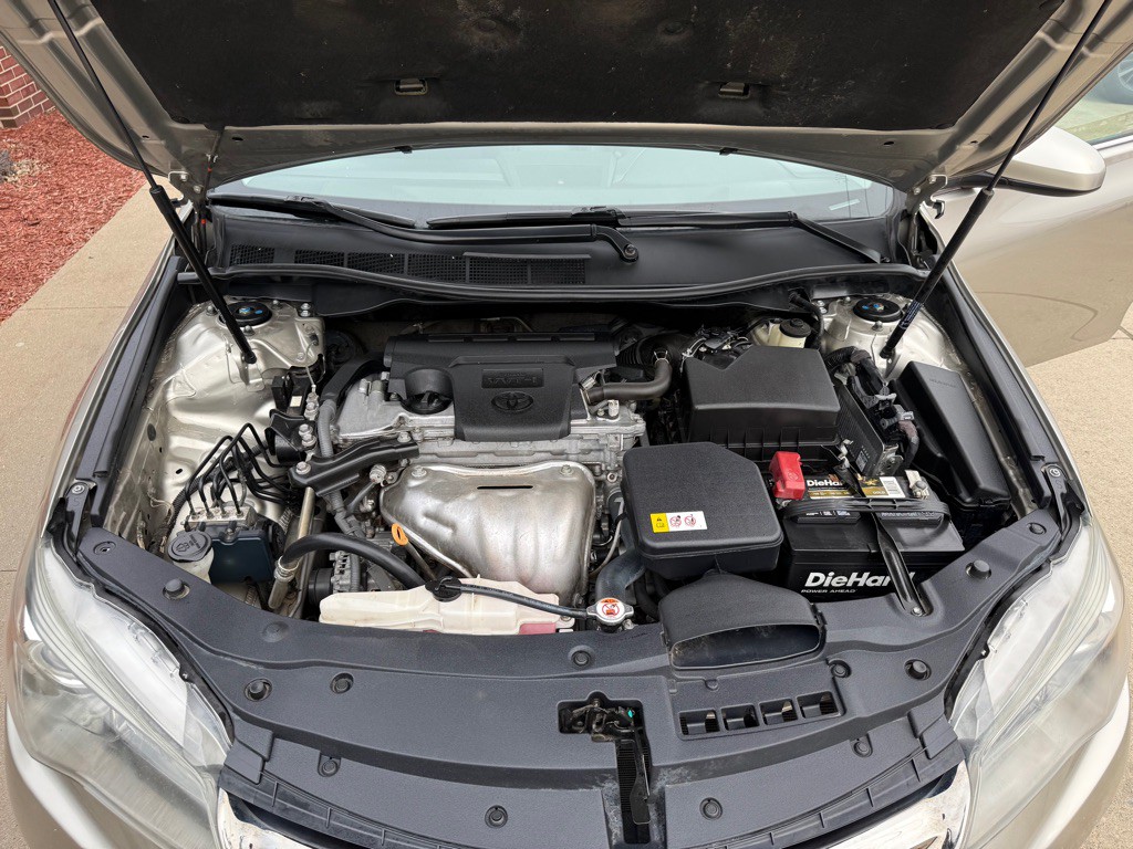 2017 Toyota Camry Image 22