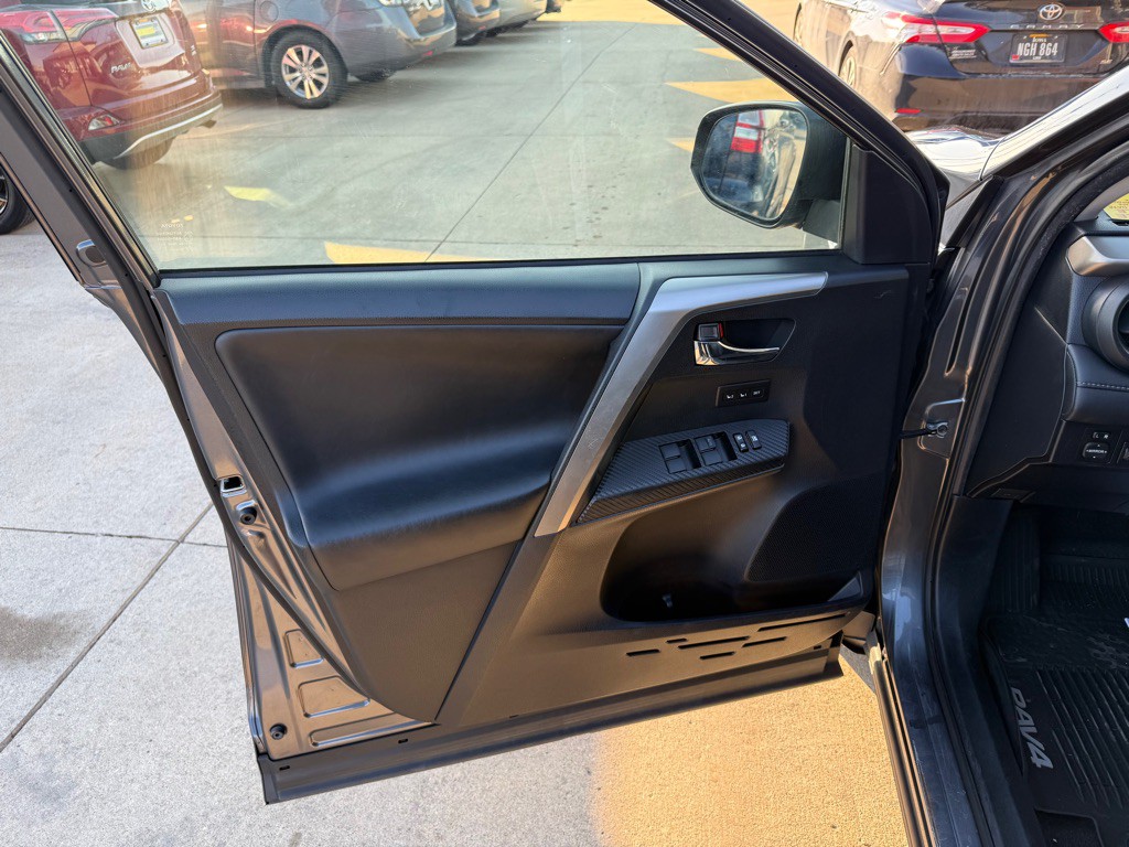 2015 Toyota Rav4 Image 8
