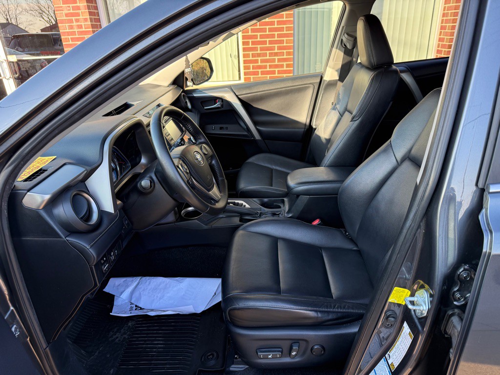2015 Toyota Rav4 Image 9