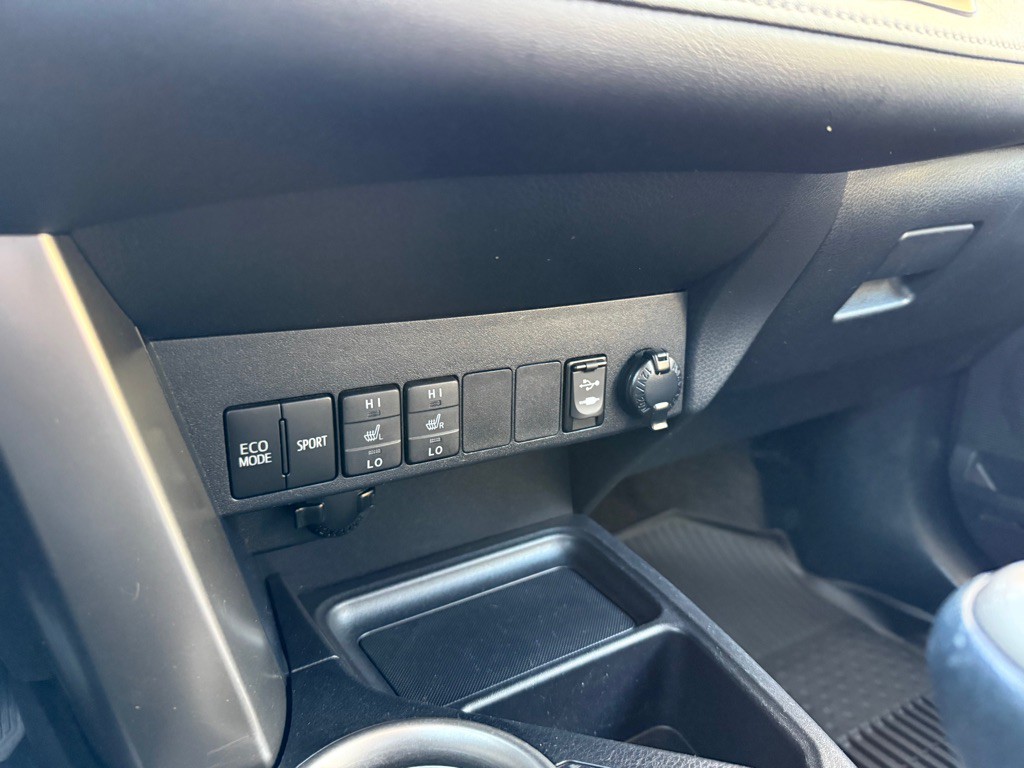 2015 Toyota Rav4 Image 15