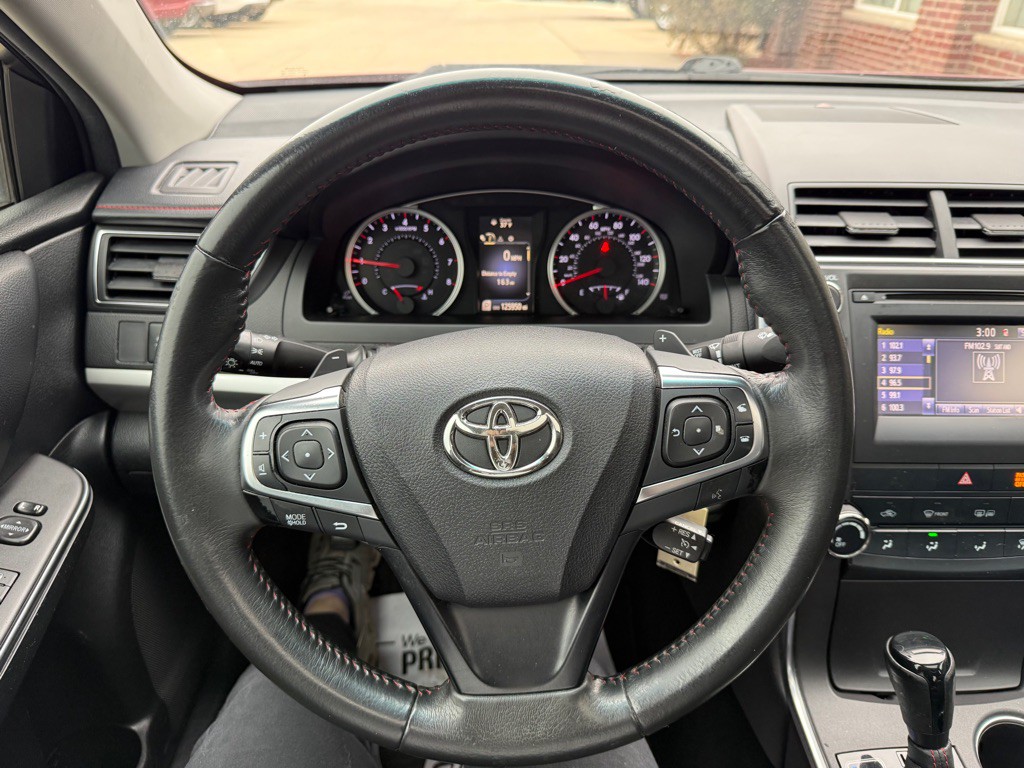 2017 Toyota Camry Image 10
