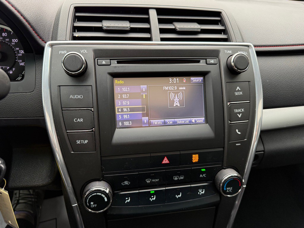 2017 Toyota Camry Image 12