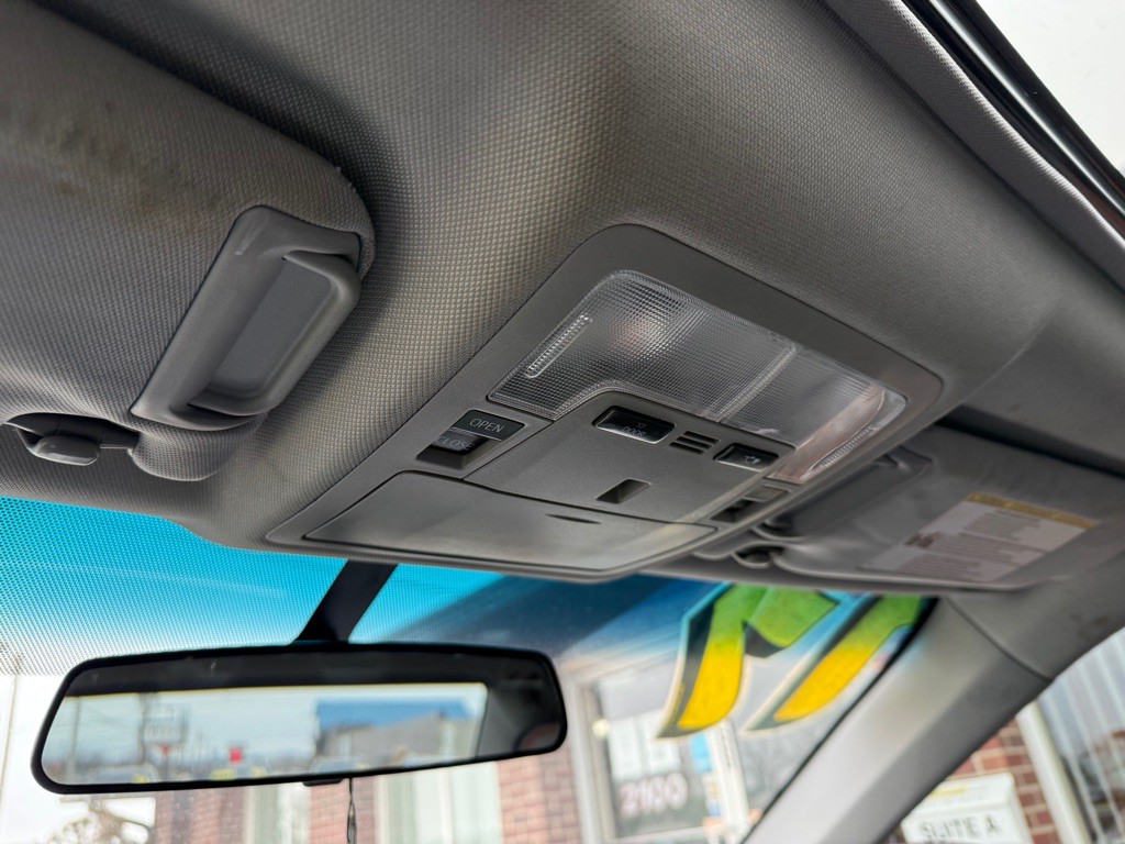 2017 Toyota Camry Image 15