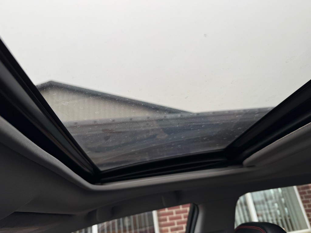 2017 Toyota Camry Image 16