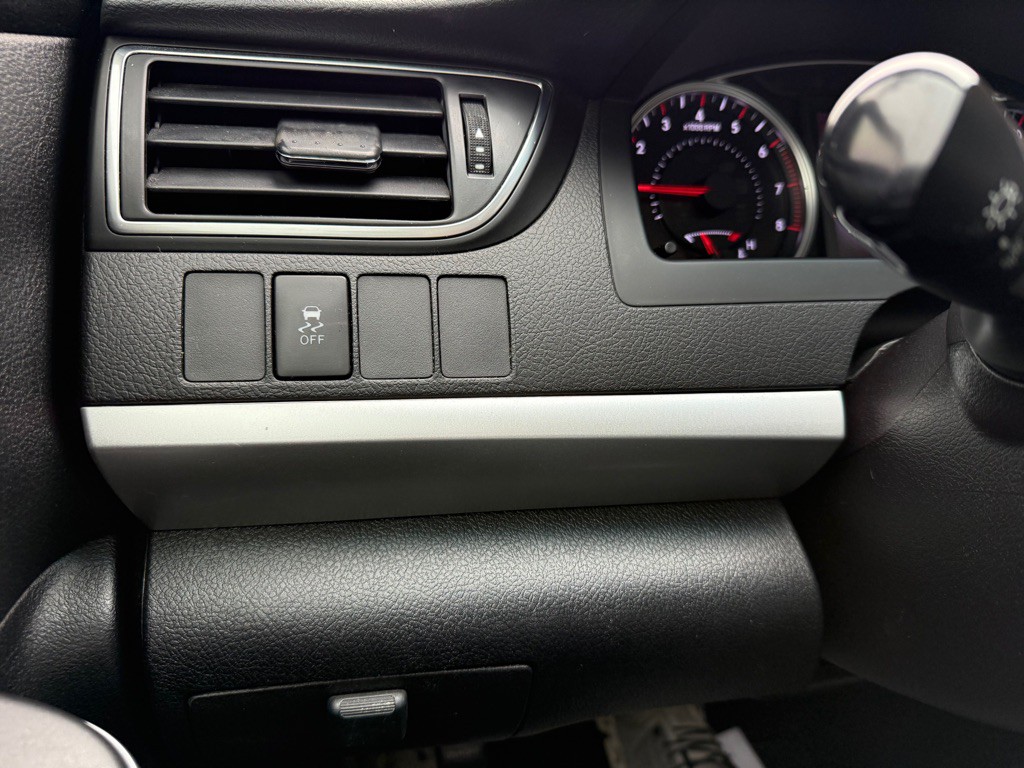 2017 Toyota Camry Image 17