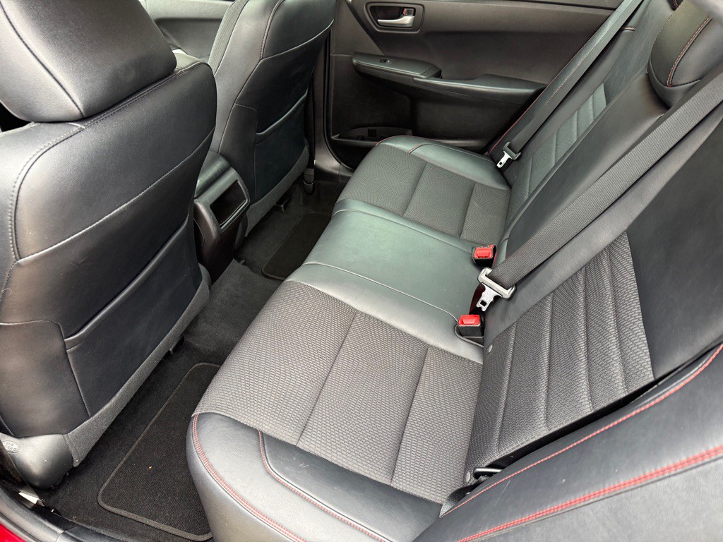 2017 Toyota Camry Image 18