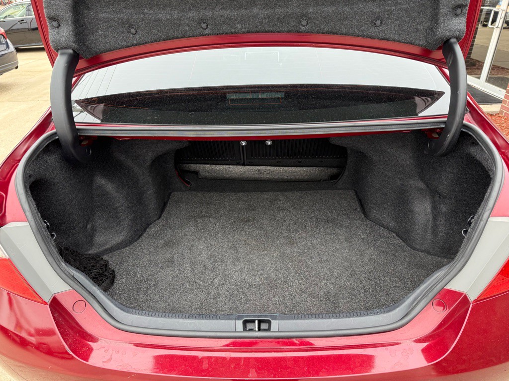 2017 Toyota Camry Image 19