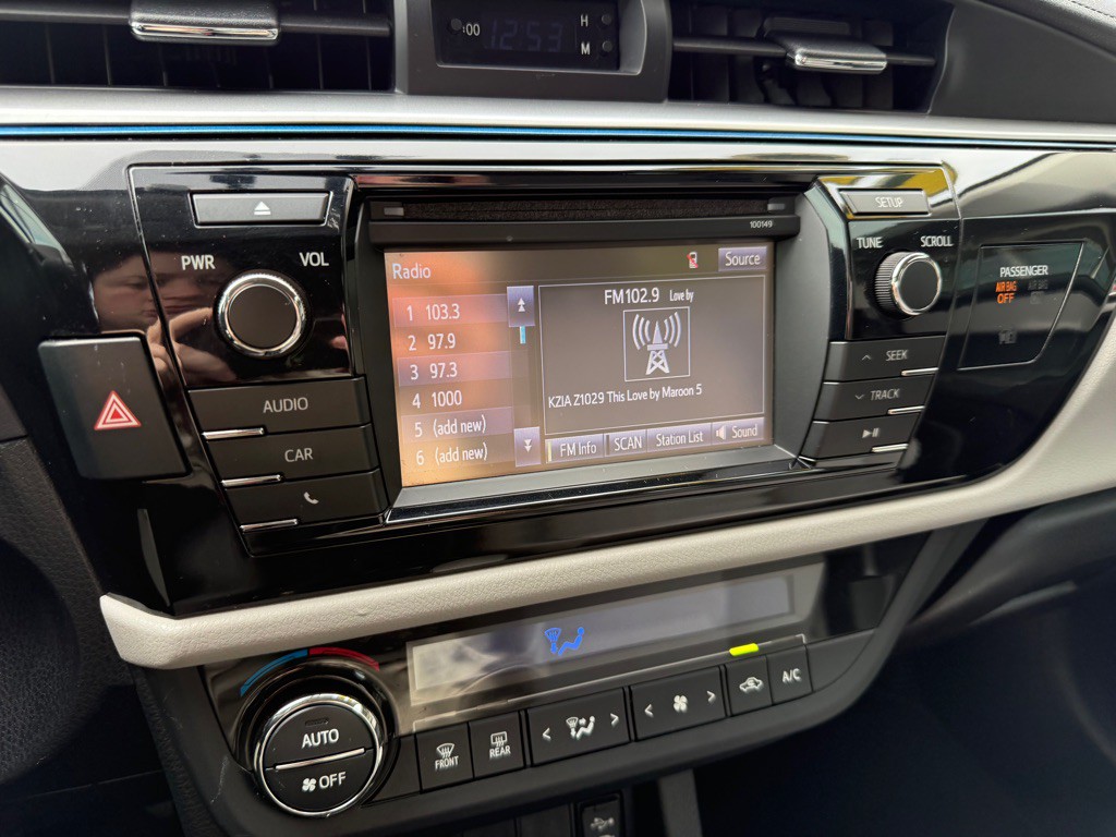 2015 Toyota Corolla Image 12