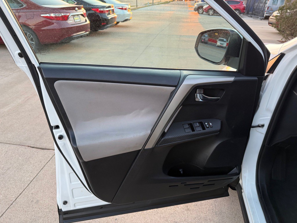 2014 Toyota Rav4 Image 8