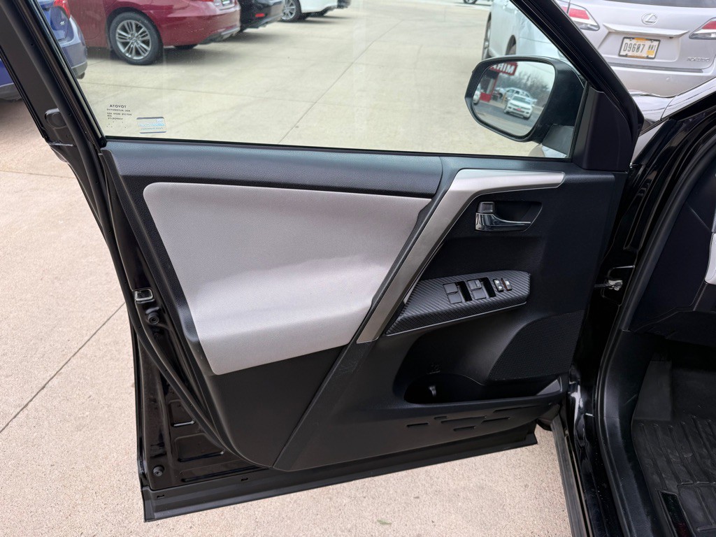 2015 Toyota Rav4 Image 8