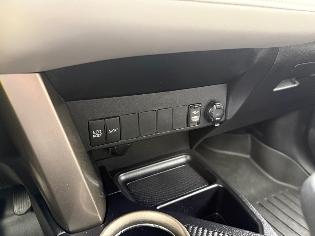 2015 Toyota Rav4 Image 14