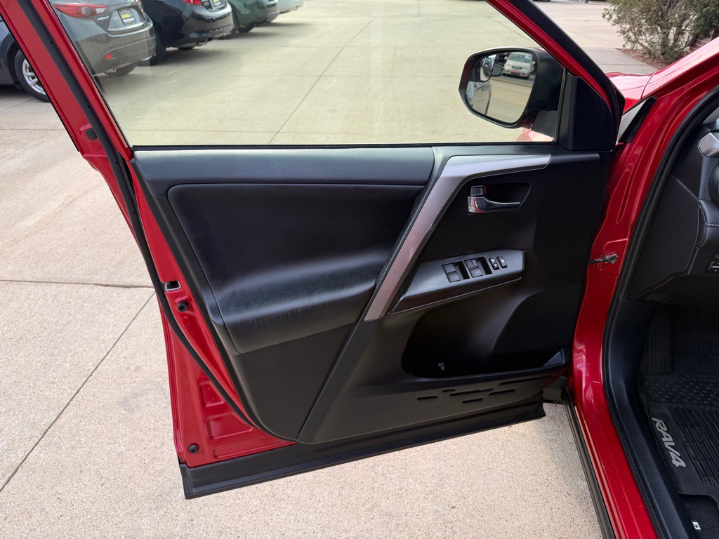 2017 Toyota Rav4 Image 8