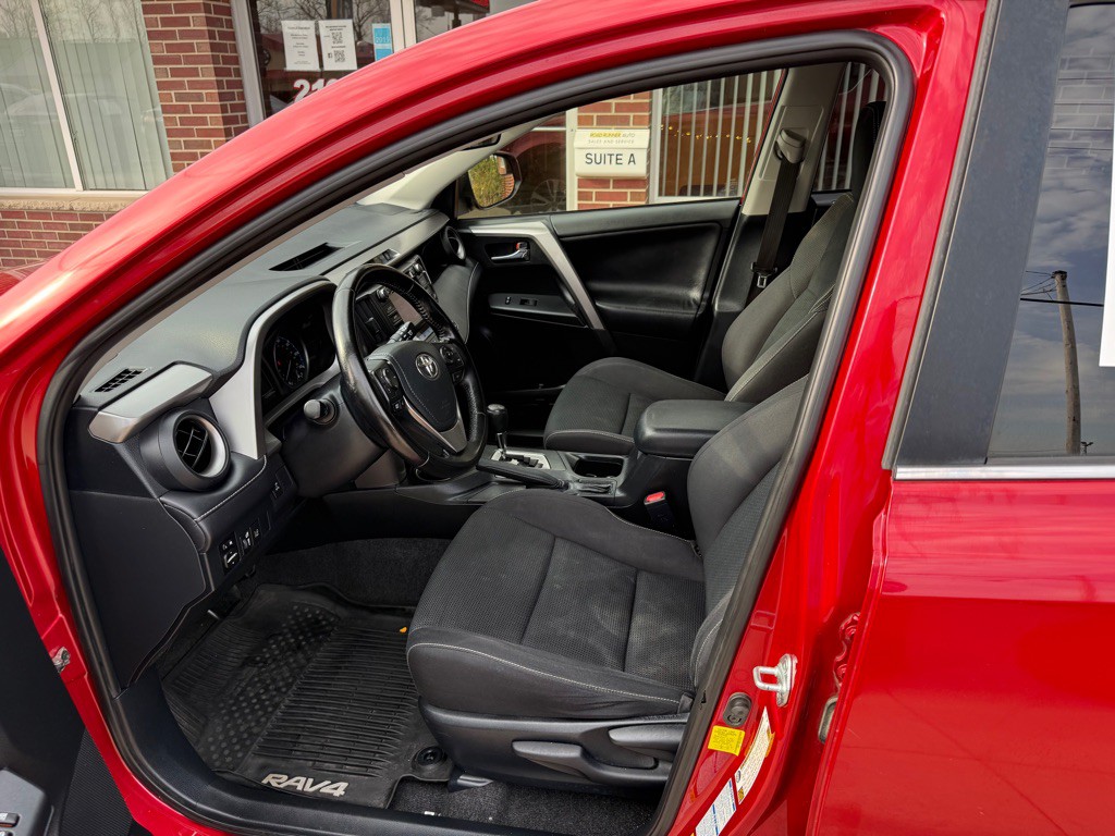 2017 Toyota Rav4 Image 9