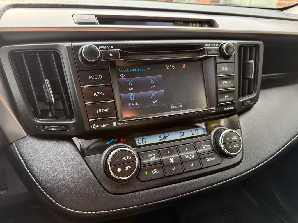 2017 Toyota Rav4 Image 12