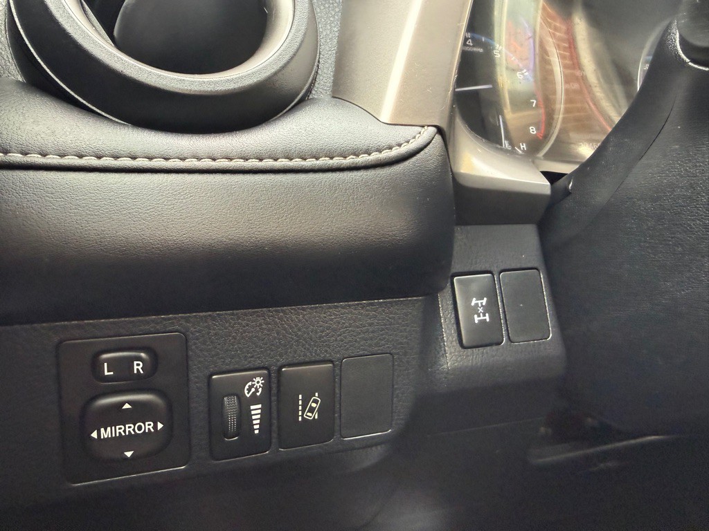 2017 Toyota Rav4 Image 18