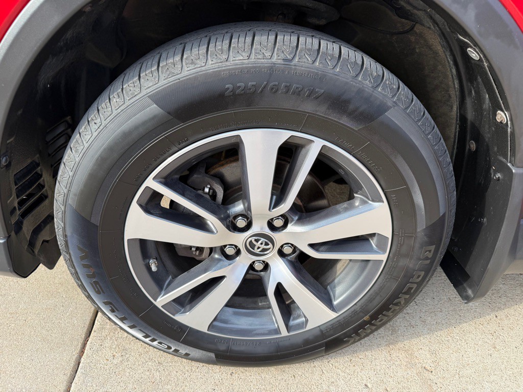 2017 Toyota Rav4 Image 22