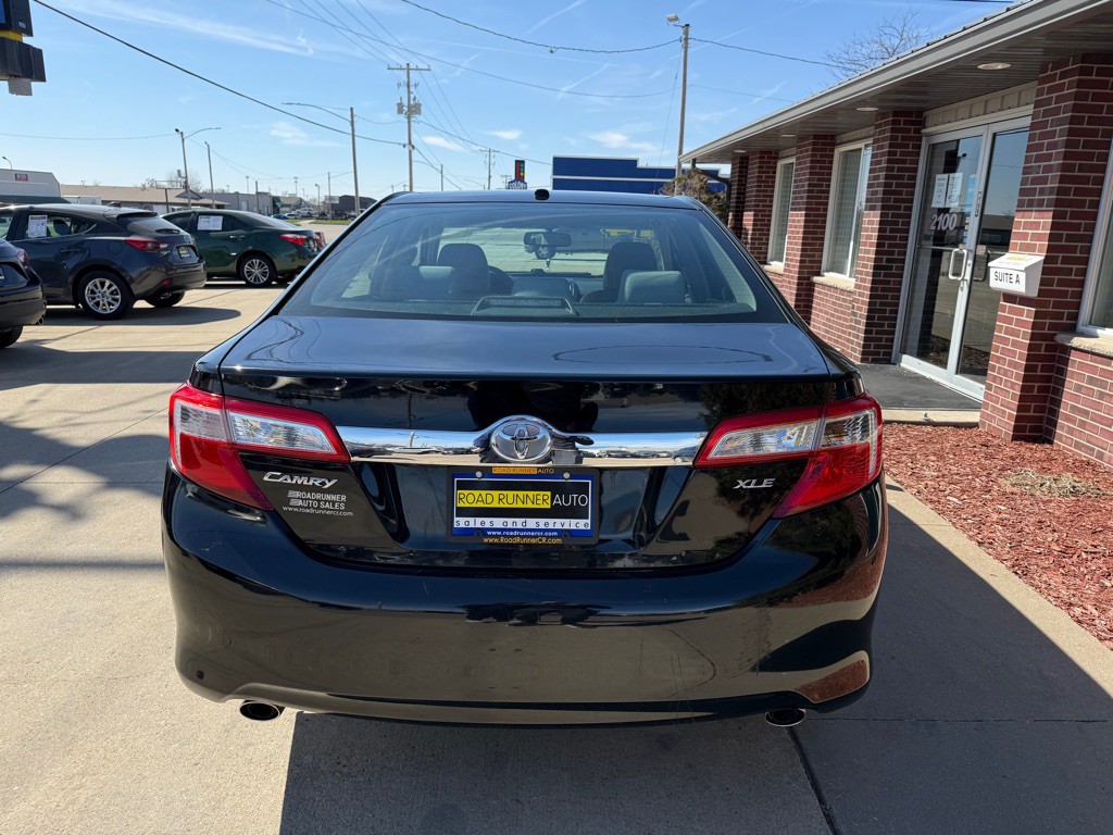 2014 Toyota Camry Image 6