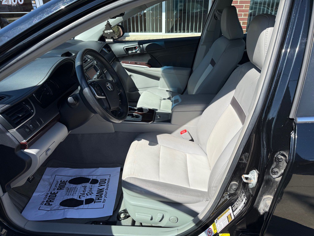 2014 Toyota Camry Image 9